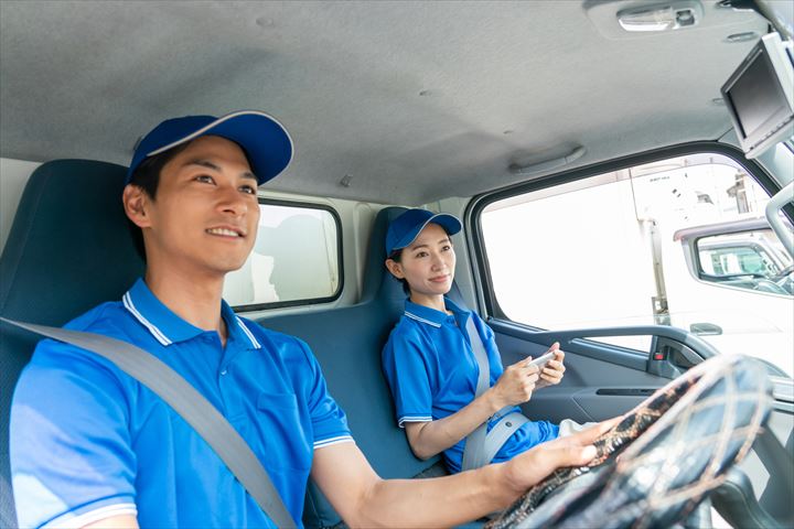 《大田区》週払いOK・3ｔ車でのスーパーへの青果類の配送ドライバー！（Web面接OK・高収入）