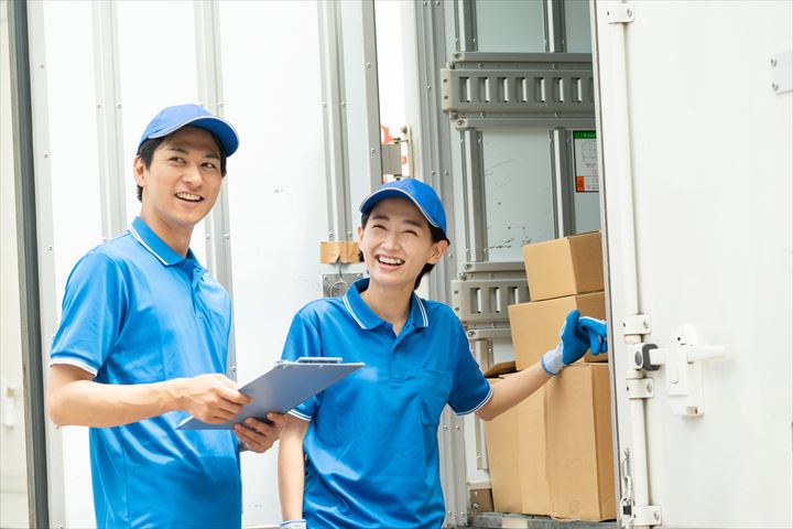 《大和郡山市》週払いOK・4ｔ車での食品のセンター間配送ドライバー！（短時間18:00～22:00・業務延長ほぼ無し）