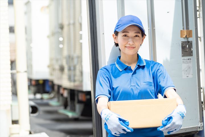 《京田辺市》週払いOK・3ｔ～4ｔ車でのコンビニへの食品配送ドライバー！（Web面接OK・高時給）