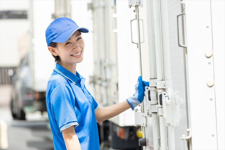 《日野市》週払いOK・3ｔ車でのチルド商品のコンビニルート配送ドライバー！（Web面接OK・高時給）