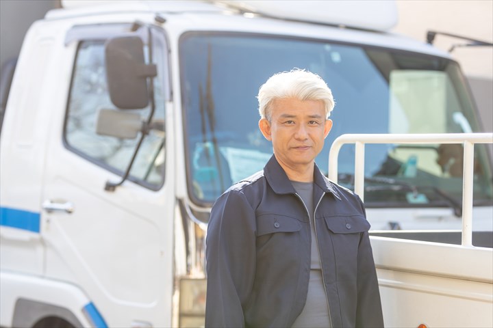 《千葉市美浜区》週払いOK・4ｔ車での古紙のルート回収ドライバー！（Web面接OK・高時給）