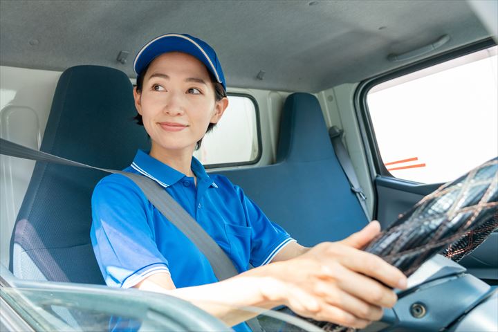 《鹿児島市》週払いOK・1ｔ～2ｔ車での自販機へのベンディングドライバー！（週休2日・日勤帯）