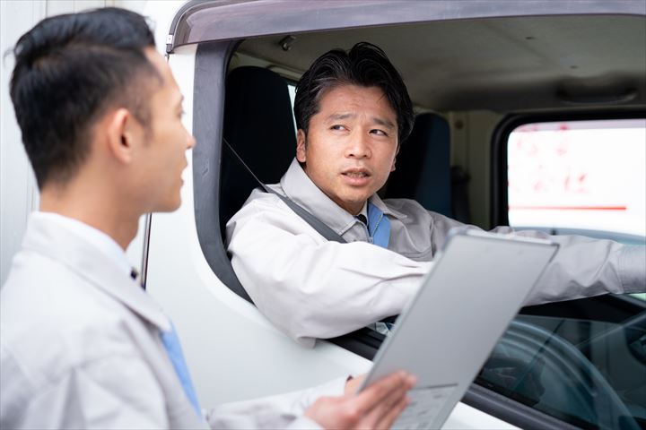 《大阪市住之江区》週払いOK・2ｔ～3ｔ車でのエアコンの店舗配送ドライバー！（Web面接OK・土日祝休み）