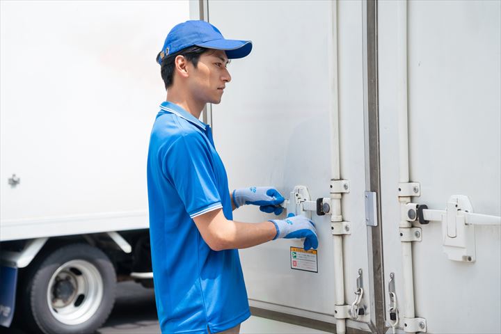 《鎌ケ谷市》週払いOK・スーパーへの食品配送ドライバー！（高収入・週休2日）