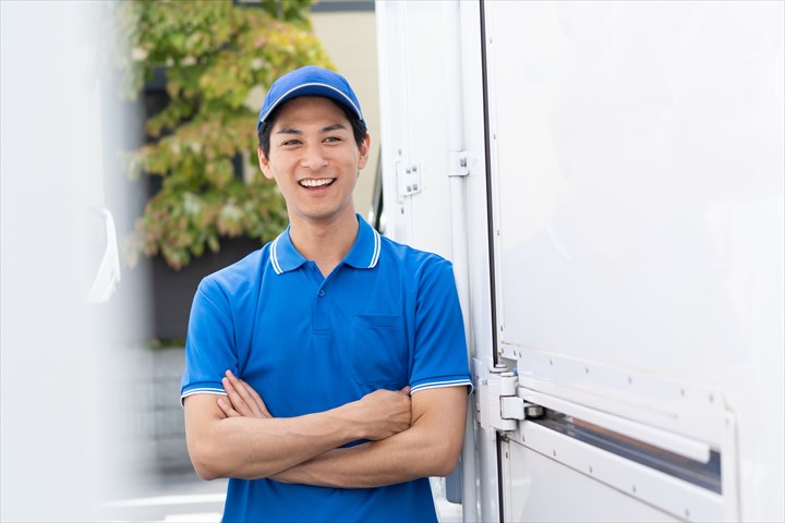 《邑楽郡明和町》週払いOK・3ｔ車での清掃器具・などの店舗や工場への配送ドライバー！（土日休み・夜勤）