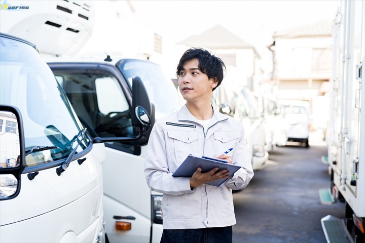 《さいたま市岩槻区》週払いOK・4ｔ車での企業向け一般貨物の集配ドライバー！（週休2日・高収入）