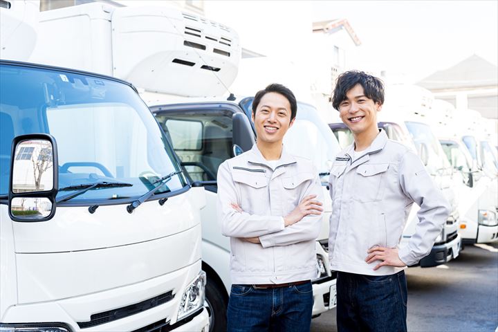 《茨木市》週払いOK・2ｔ車での飲食店などへのカット野菜の配送ドライバー！（Web面接OK・週休2日）