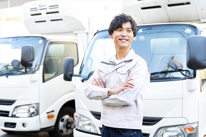 《松戸市》週払いOK・4ｔ車でのスーパーへの食材の配送ドライバー！（Web面接OK・週休2日）