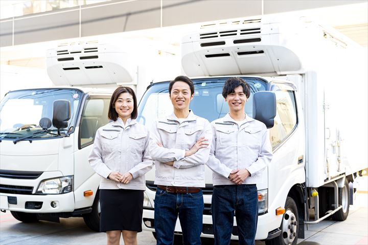 《北葛城郡広陵町》週払いOK・4ｔ車でのスーパーへの食品配送ドライバー！（週休2日・短時間14:00～20:00）