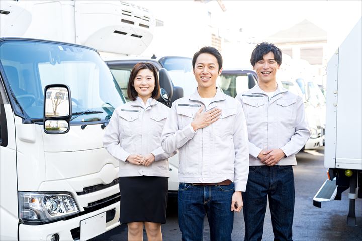 《名古屋市熱田区》週払いOK・2ｔ車でのドラッグストアへの青果の配送ドライバー！（Web面接OK・週休2日）