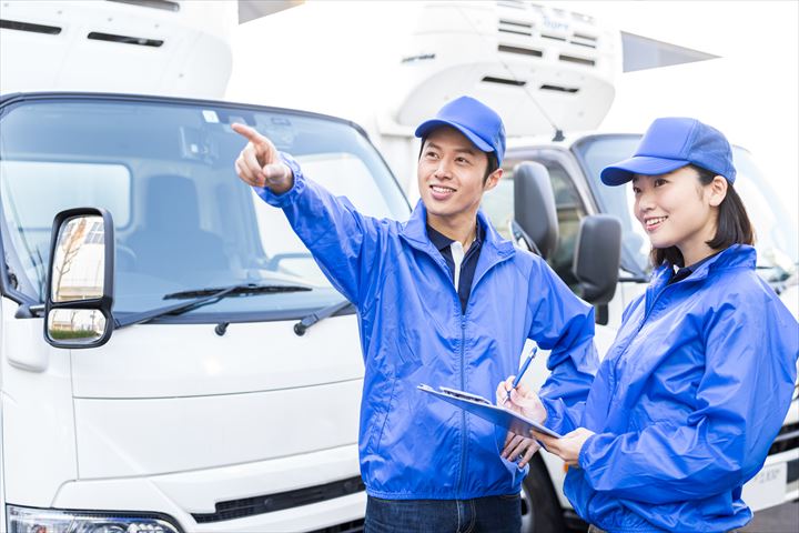《高崎市》週払いOK・4ｔ車での食品のセンター間配送ドライバー！（高収入・夜勤）