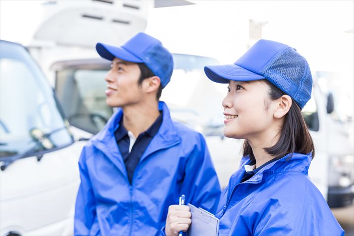 《久世郡久御山町》週払いOK・4ｔ車での食品のセンター、店舗配送ドライバー！（Web面接OK・高収入）