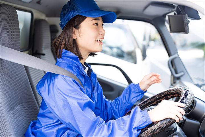 《桑名市》週払いOK・2ｔ車での三温帯食品の店舗配送ドライバー！（AT車・高時給）