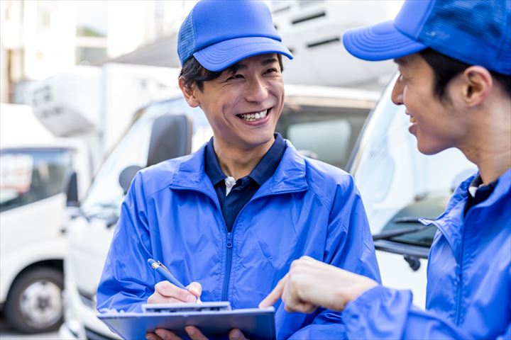 《名古屋市熱田区》週払いOK・2ｔ車でのドラッグストアへの青果の配送ドライバー！（Web面接OK・短時間13:00～17:00）