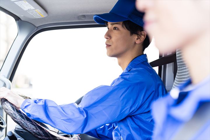 《座間市》週払いOK・大型車での食品のセンター間配送ドライバー！（Web面接OK・カゴ、台車使用）