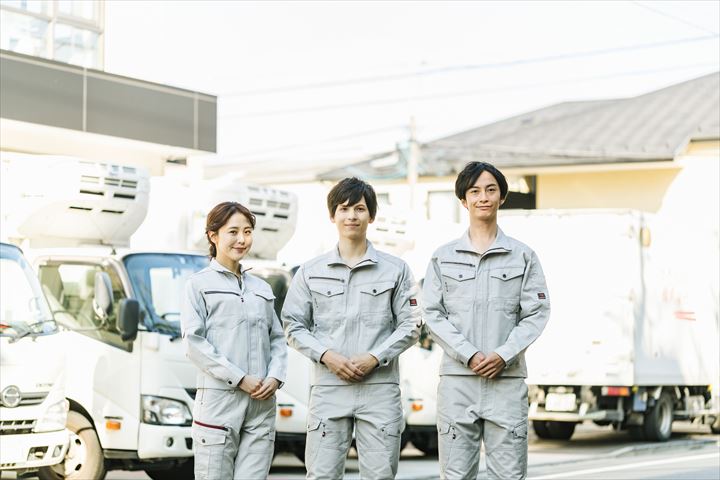 《岐阜市》週払いOK・4ｔ平車での企業からの古紙などの回収ドライバー！（Web面接OK・土日休み）