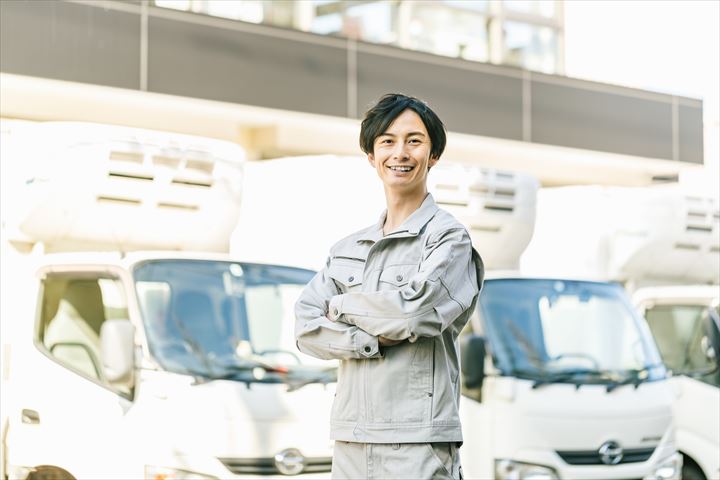 《久世郡久御山町》週払いOK・3ｔ車でのフローズン商品の店舗配送ドライバー！（ルート配送・週休2日）