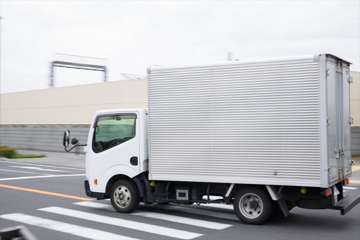 《河内郡上三川町》週払いOK・2ｔ車での病院などへの三温帯食品の配送ドライバー！（Web面接OK・高収入）