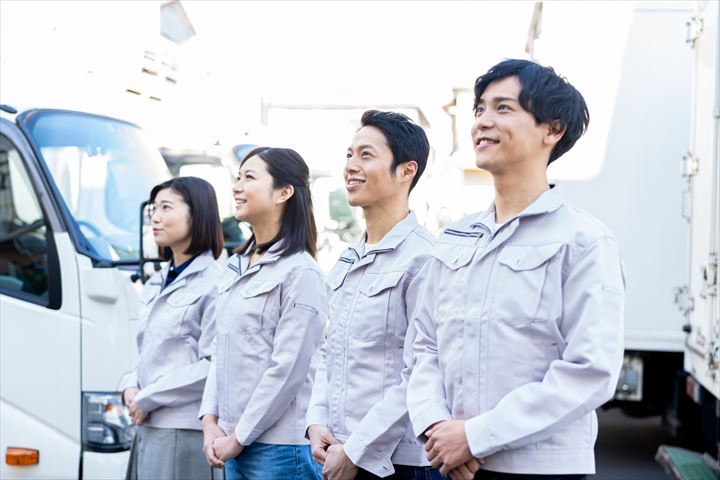 《足柄上郡中井町》週払いOK・4ｔ車での冷凍食品の店舗配送ドライバー！（Web面接OK・高収入）