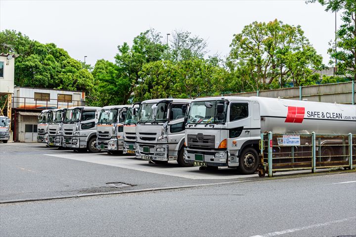 《湖南市》週払いOK・4ｔ車での軽油の運搬ドライバー！（固定休み・高収入）