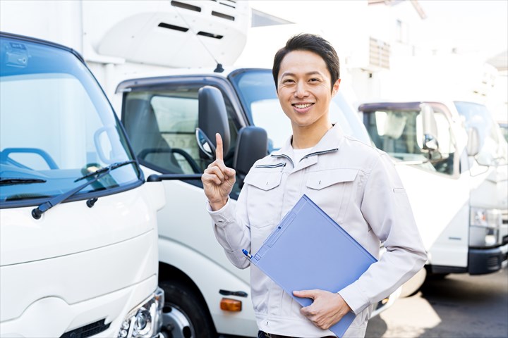 《鈴鹿市》週払いOK・4ｔ平車でのガスボンベの企業向け配送ドライバー！（高時給・土日祝休み）