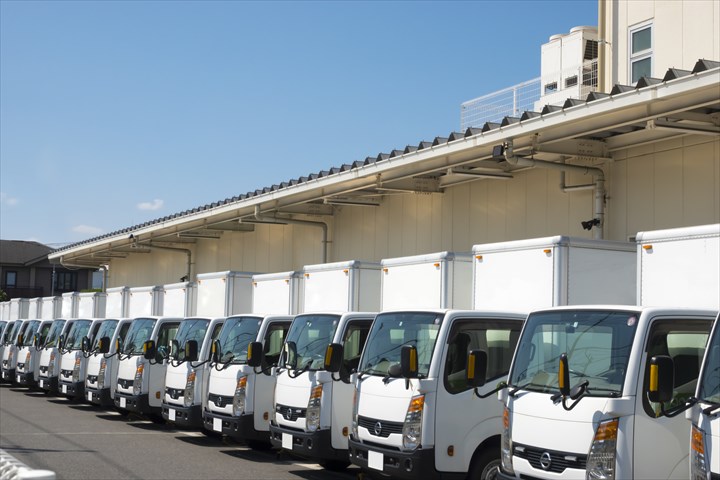 《邑楽郡板倉町》週払いOK・2ｔ車での工場へのリネン品の配送ドライバー！（Web面接OK・時間外勤務ほぼ無し）