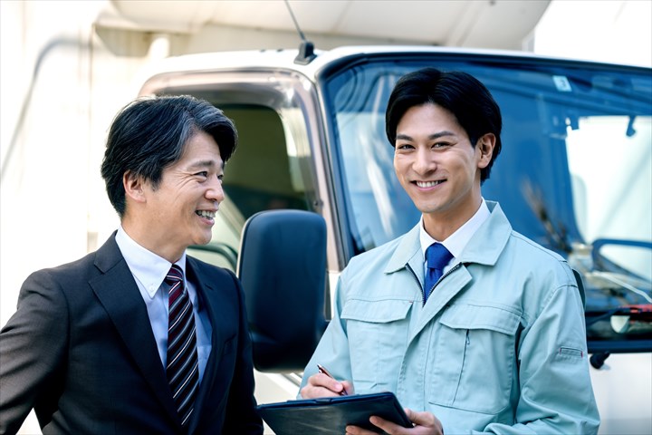 《朝霞市》週払いOK・4ｔ車での常温商品のコンビニ配送ドライバー！（Web面接OK・高収入）