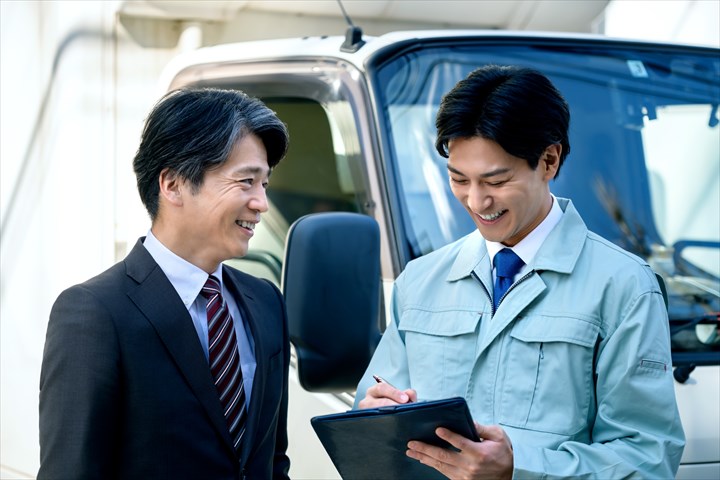 《水俣市》週払いOK・2ｔ車での企業向け一般貨物の集配ドライバー！（土日祝休み・日勤）