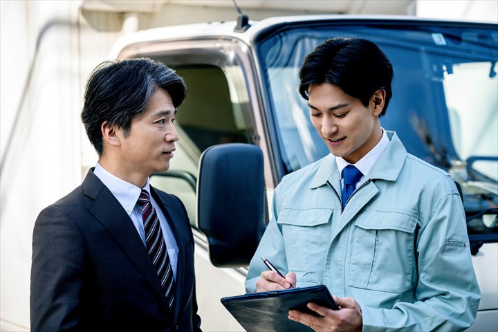 《小牧市》週払いOK・3ｔ車でのコンビニへのチルドや常温商品の配送ドライバー！（Web面接OK・WワークOK）