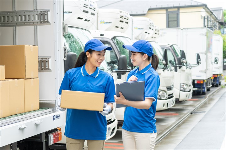 《さいたま市岩槻区》週払いOK・4ｔ車での3温帯食品の店舗配送ドライバー！（高収入・週休2日）