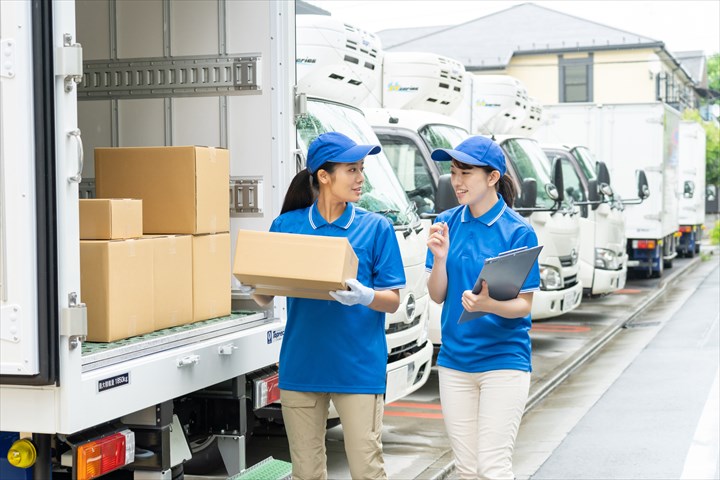 《日向市》週払いOK・2ｔ車での企業向け一般貨物の集配ドライバー！（土日祝休み・日勤）