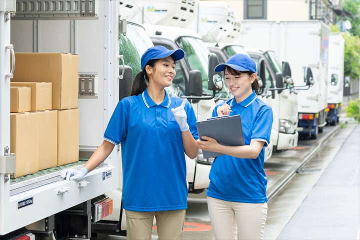 《練馬区》週払いOK・2ｔ車でのコンビニへの食品配送ドライバー！（ルート配送・高収入・日勤帯）