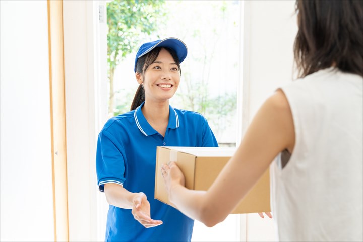 《青梅市》週払いOK・普通車での食品や雑貨などの個人宅配送ドライバー！（Web面接OK・土日休み）