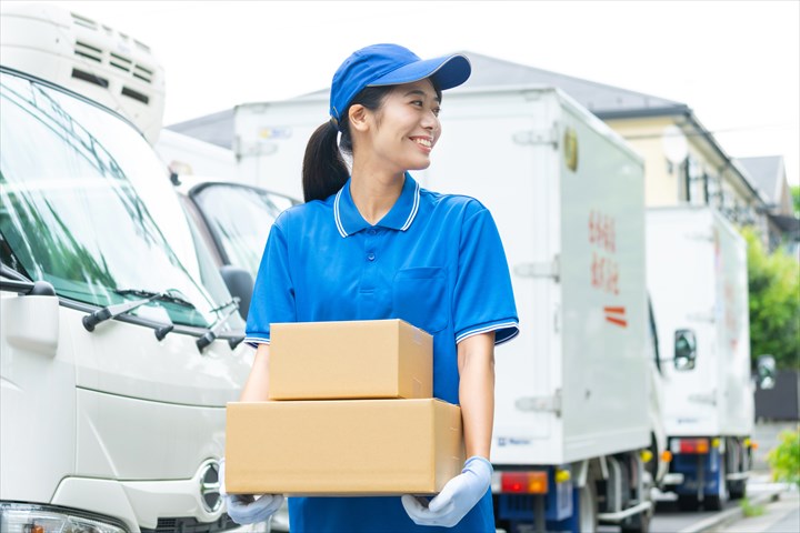 《入間郡三芳町》週払いOK・大型車での雑貨のセンター間配送ドライバー！（土日祝休み・高収入）