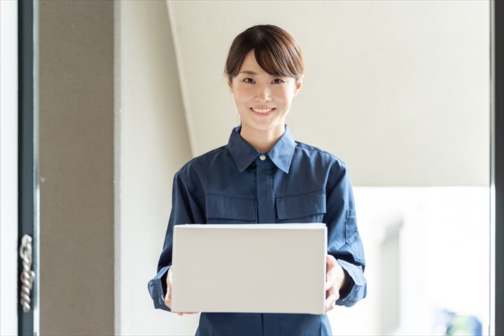 《江東区》週払いOK・普通車での国際貨物の集配ドライバー！（Web面接OK・AT限定OK）