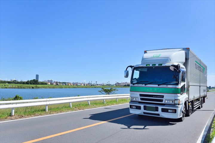 《大阪市港区》週払いOK・3ｔ～4ｔ車でのアパレル商品の集配ドライバー！（土日祝休み・日勤）