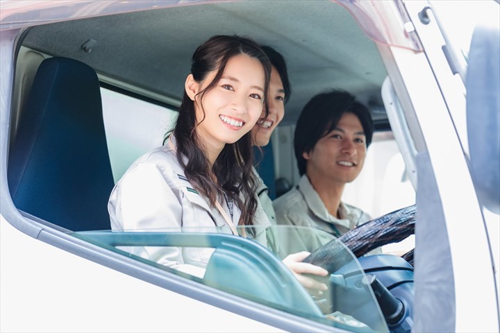 《川口市》週払いOK・4ｔ箱車での卵のセンター間配送ドライバー！（週1・土曜のみ・Wワーク歓迎）