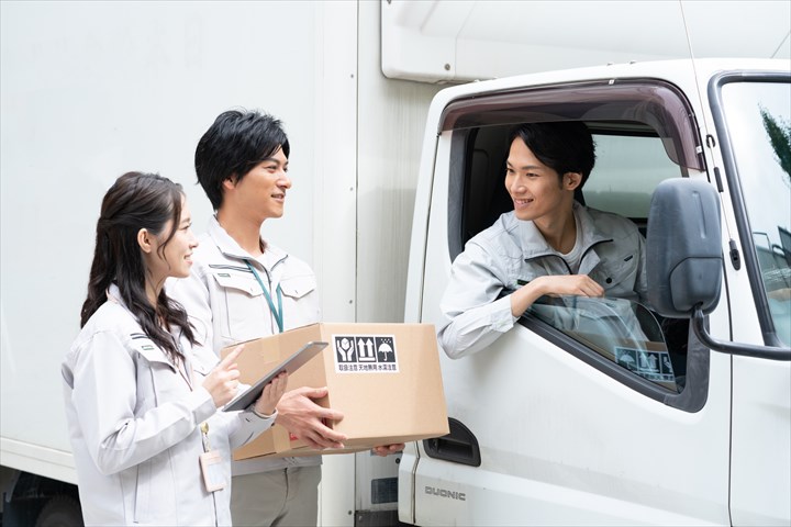 《大田区》週払いOK・2ｔ車でのオフィスや学校へのコピー用紙の配送ドライバー！（Web面接OK・土日祝休み）