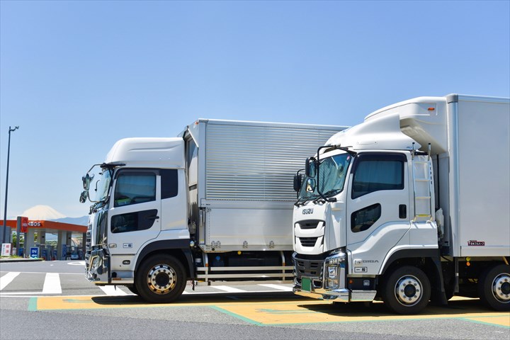 《名古屋市中村区》週払いOK・大型車でのセンターや店舗への3温帯食品の配送ドライバー！（Web面接OK・WワークOK）