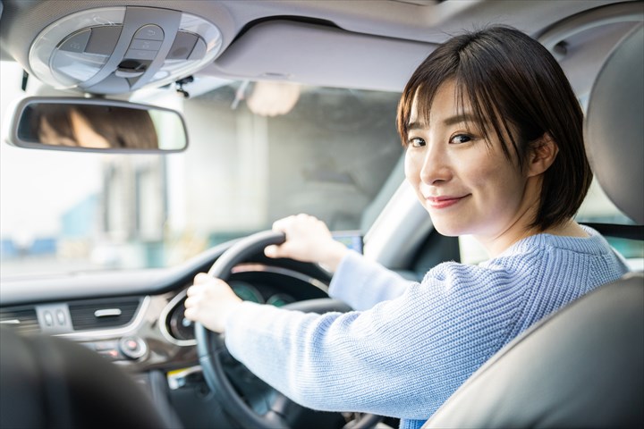 《目黒区》週払いOK・普通車での個人宅へ訪問診療に向かう医師や看護師の送迎ドライバー！（Web面接OK・AT限定OK）