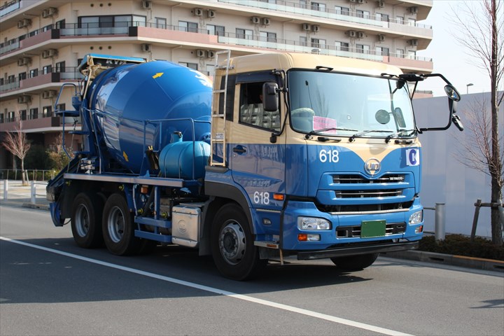 《亀山市》週払いOK・大型ミキサー車でのセメントの納入ドライバー！（高時給・週休2日）