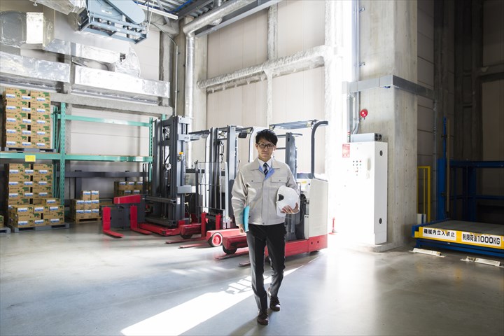 《堺市堺区》週払いOK・リーチフォークを使用した常温商品の入出庫作業スタッフ！（Web面接OK・週休2日）