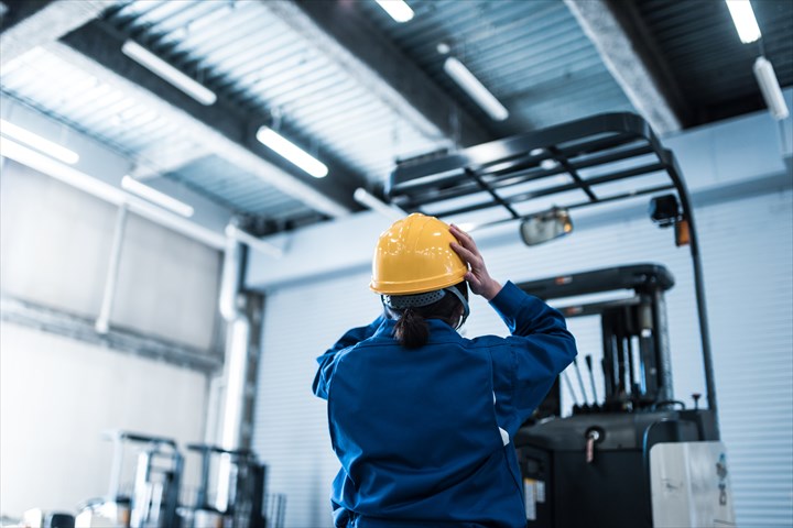 《枚方市》週払いOK・フォークリフトでの常温倉庫内の雑貨類の入出庫作業スタッフ！（高時給・週休2日）