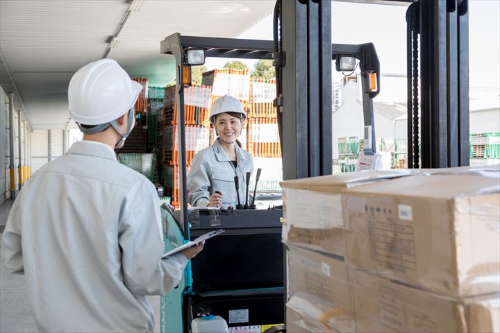 《焼津市》週払いOK・リーチフォークでの食品の荷受け作業スタッフ！（高時給・Wワーク歓迎）