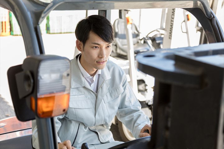 《入間郡三芳町》週払いOK・カウンターフォークでの建築資材の入出庫作業スタッフ！（高時給・土日祝休み）