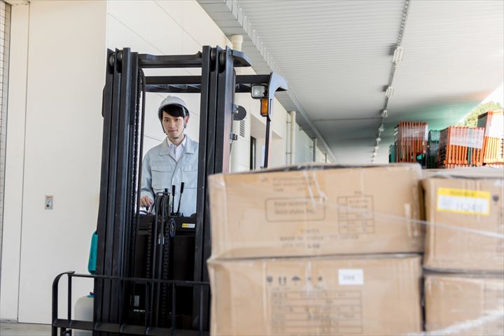 《西春日井郡豊山町》週払いOK・リーチフォークでの食品の入出庫作業スタッフ！（週休2日・残業ほぼなし）