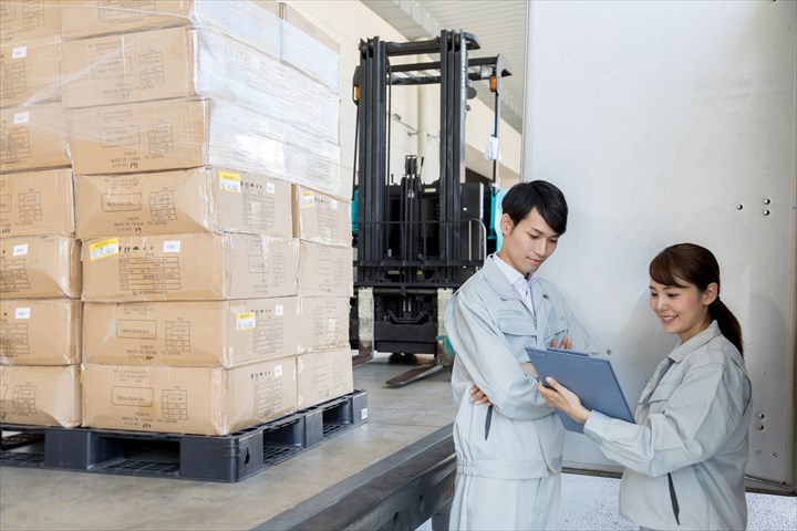 《大阪市住之江区》週払いOK・リーチフォークを使用した食品の入出庫作業スタッフ！（17:00～22:00短時間も相談可能・日勤帯）