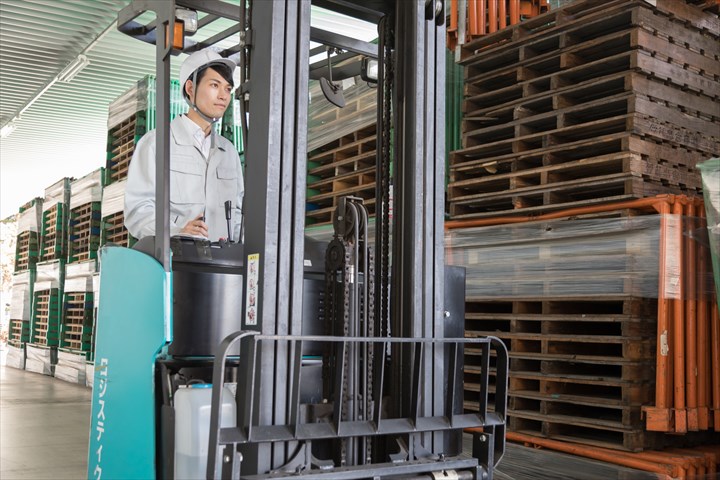 《春日部市》週払いOK・リーチフォークを使用したチルド品などの仕分け作業スタッフ！（Web面接OK・週休2日）