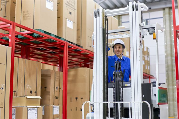 《船橋市》週払いOK・リーチフォークでの冷凍食品の仕分け作業スタッフ！（超高時給・週休2日）