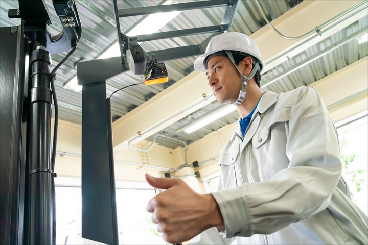 《岸和田市》週払いOK・フォークリフトでの冷凍冷蔵食品の入出庫作業スタッフ！（Web面接OK・高時給）